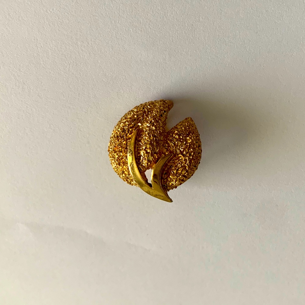 Vintage crown trifari clip ons - Picture 3 of 6